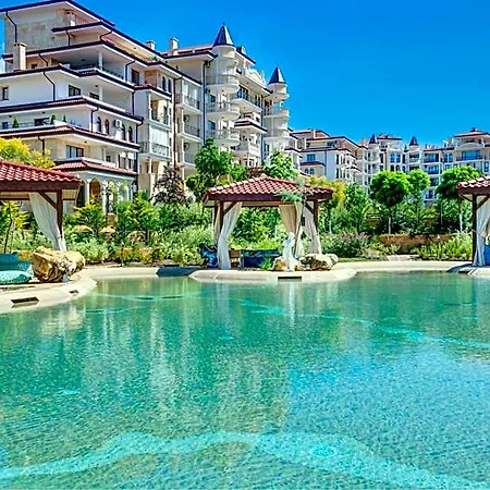 Poseidon Vip Club Balneo & شقة فندقية 4*