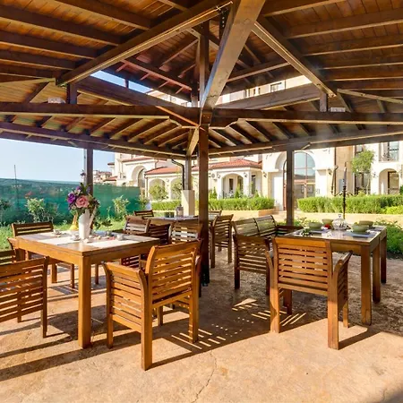 Poseidon Vip Club Balneo & 4* 네세부르